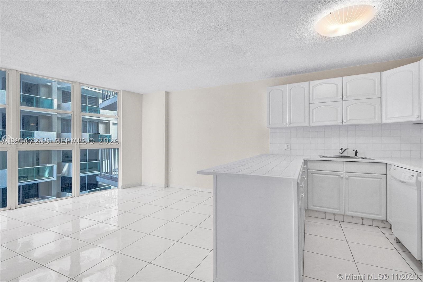 BAYVIEW TERR CONDO - Residential