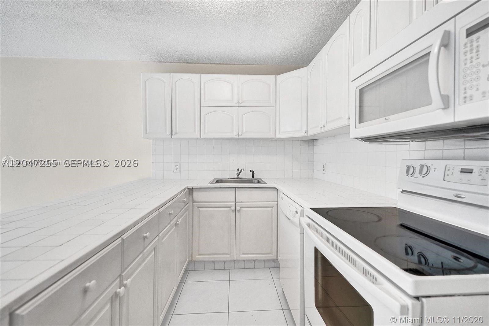 BAYVIEW TERR CONDO - Residential