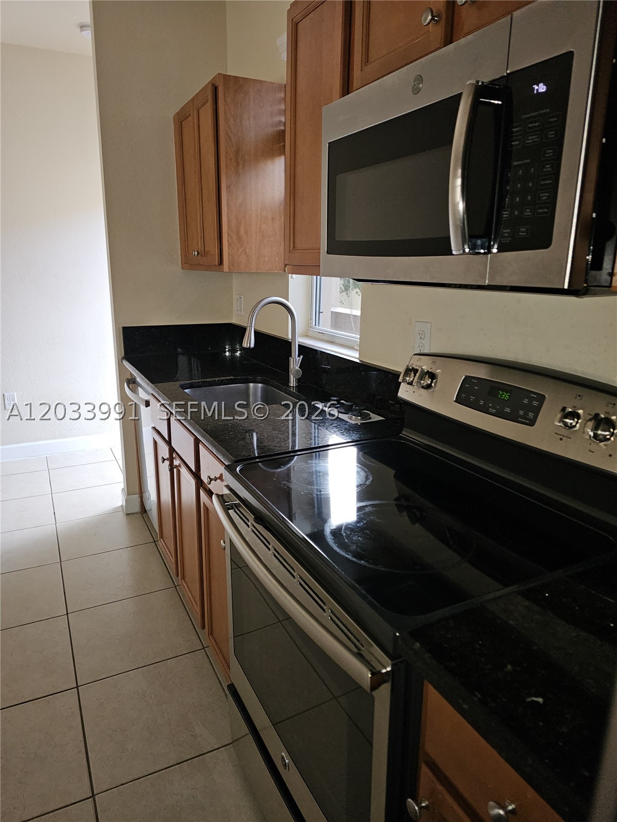 KENDALL COMMONS TOWNHOMES - Residential Lease