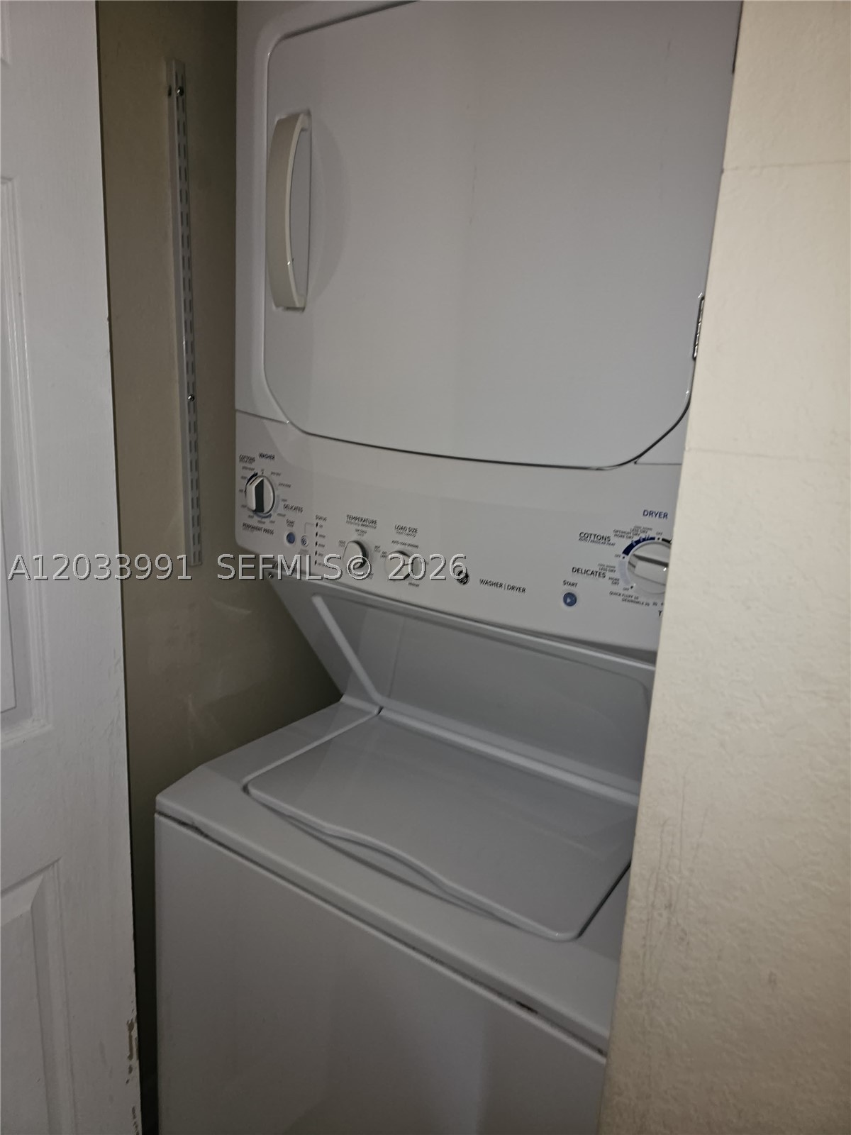 KENDALL COMMONS TOWNHOMES - Residential Lease