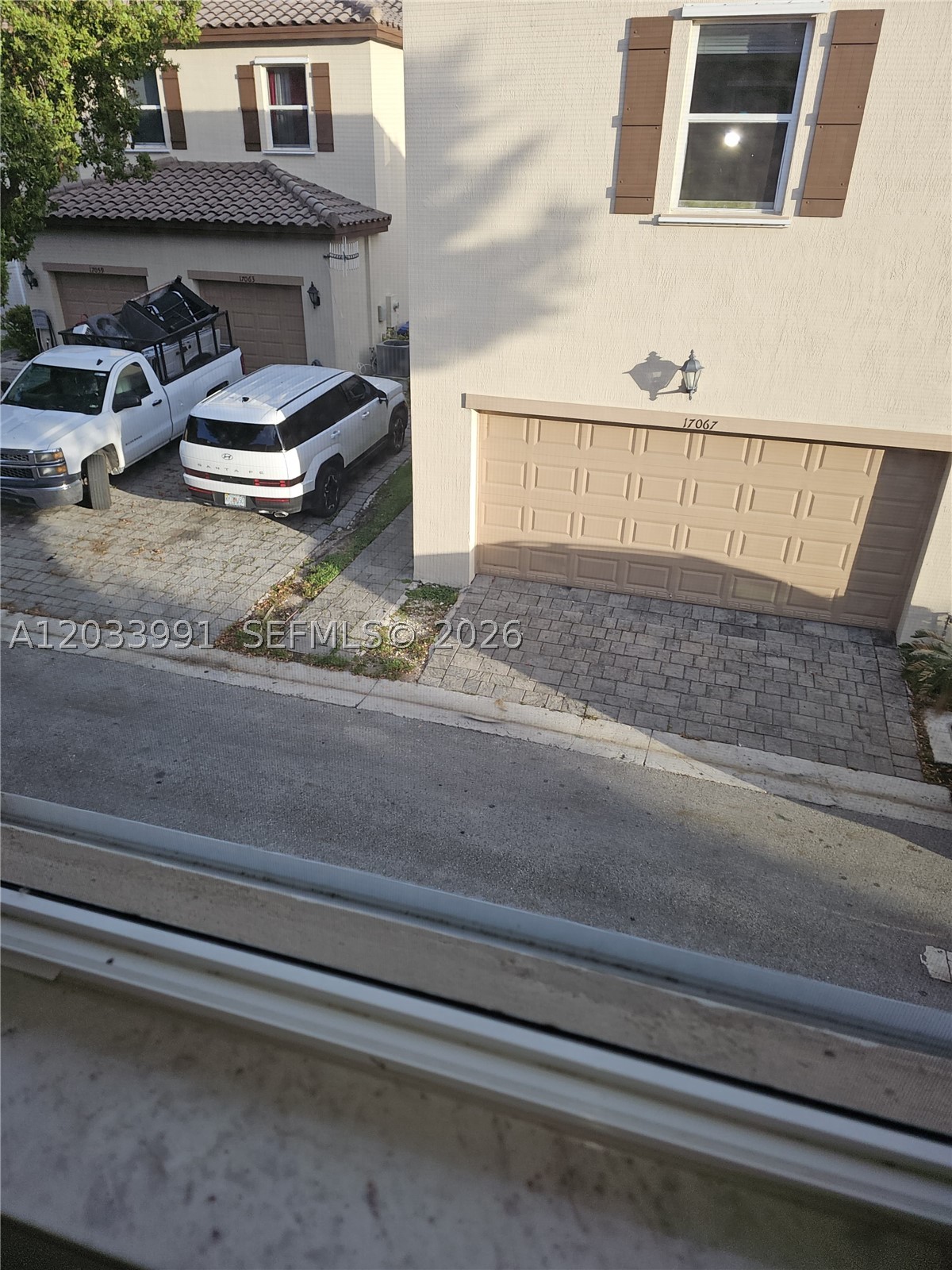 KENDALL COMMONS TOWNHOMES - Residential Lease