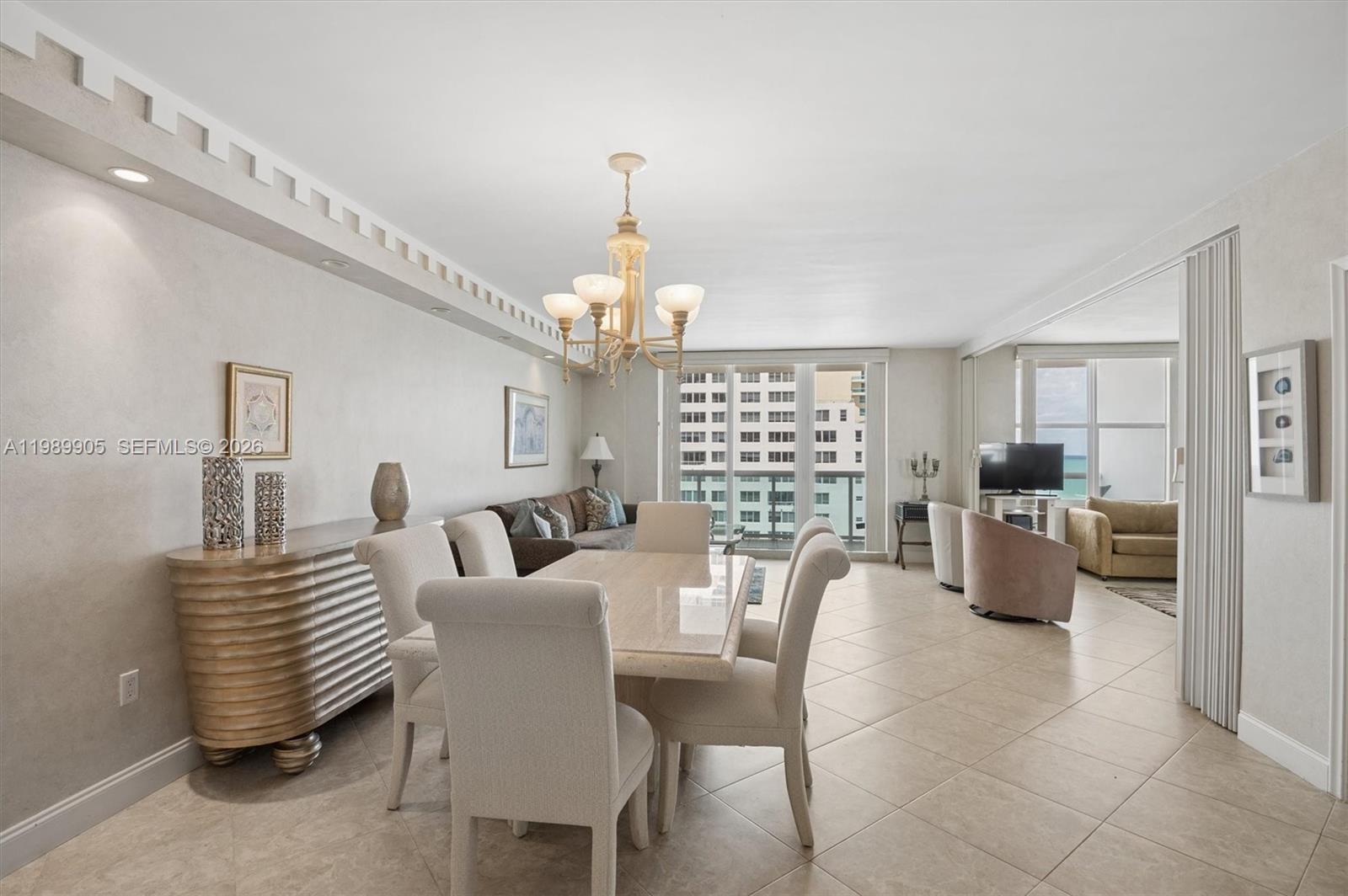 0HE CARRIAGE CLUB SOUTH C - Residential