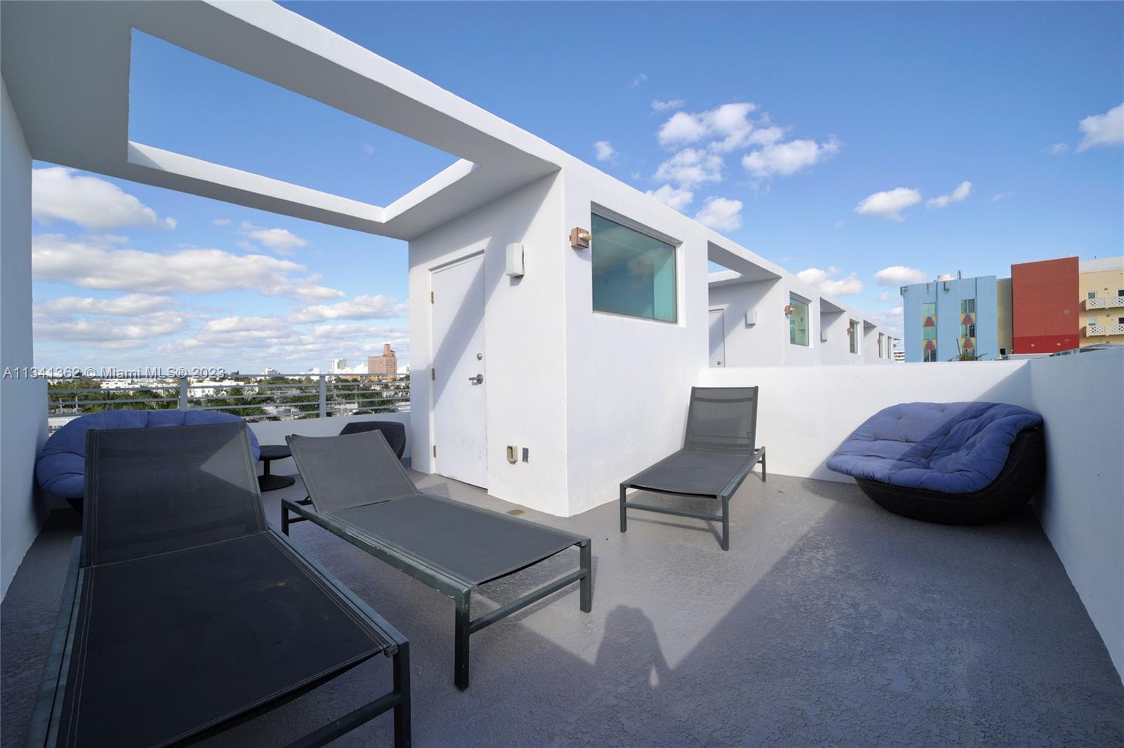 MERIDIAN 5 CONDO - Residential