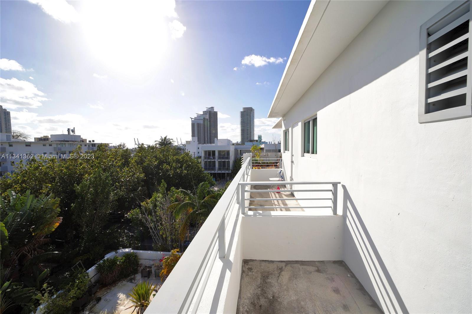 MERIDIAN 5 CONDO - Residential