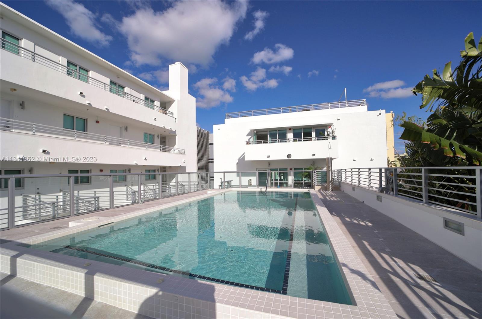MERIDIAN 5 CONDO - Residential