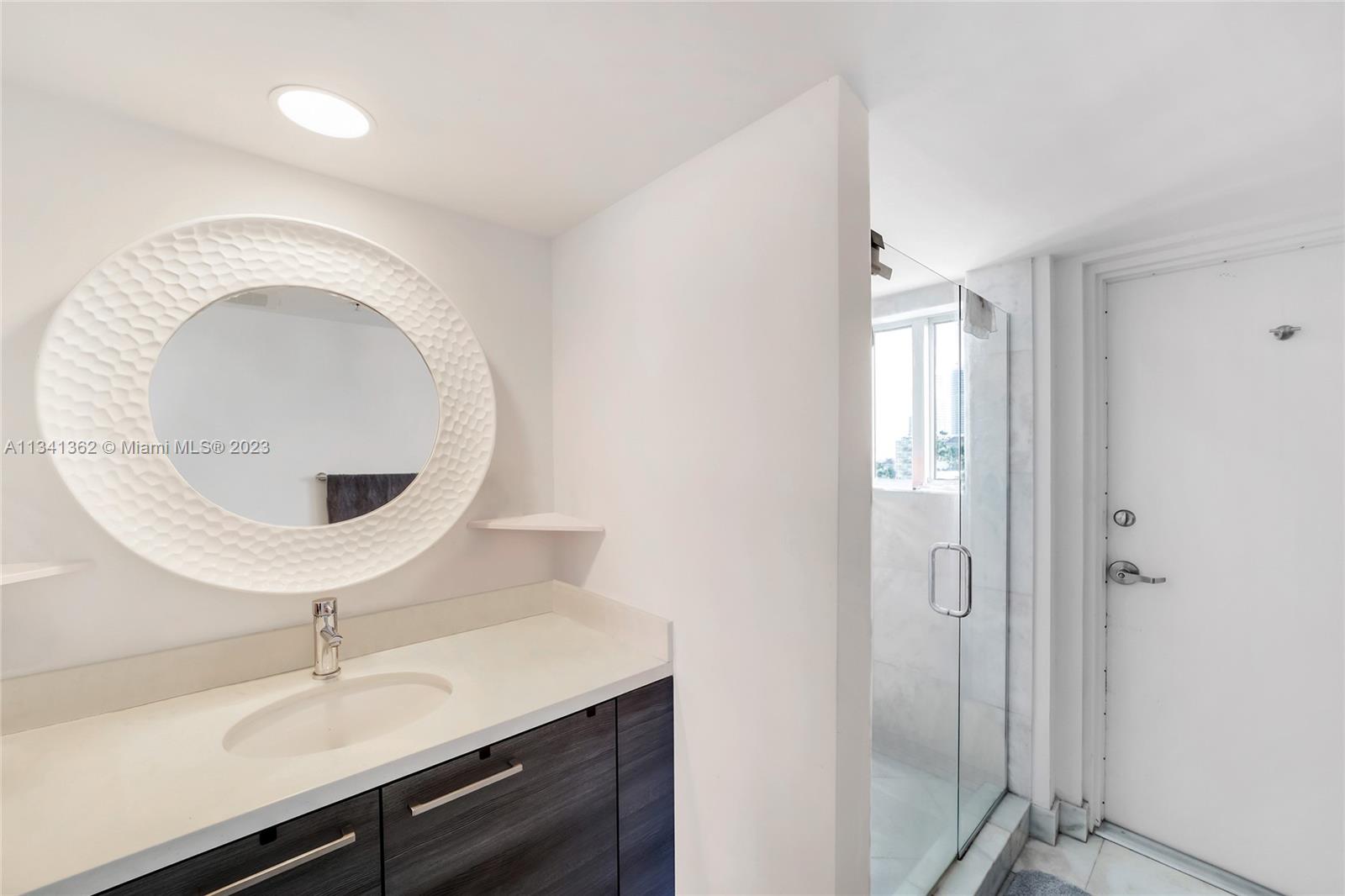 MERIDIAN 5 CONDO - Residential