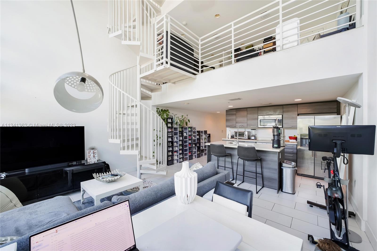 MERIDIAN 5 CONDO - Residential