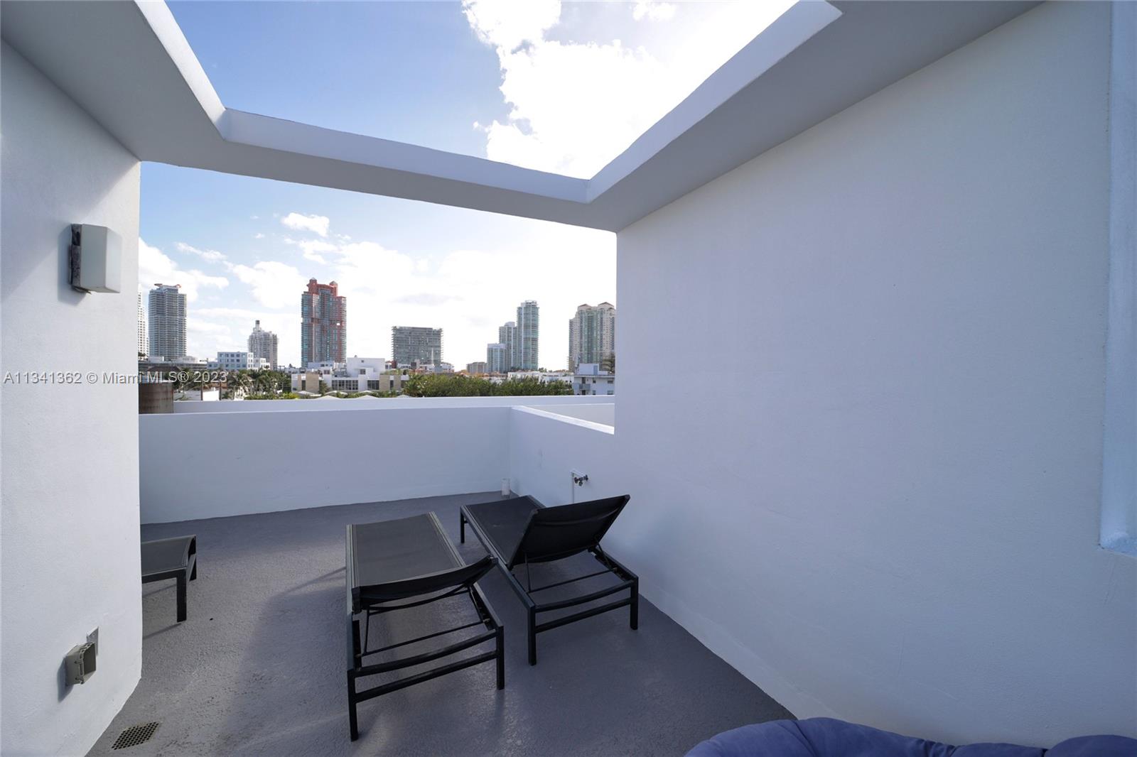 MERIDIAN 5 CONDO - Residential