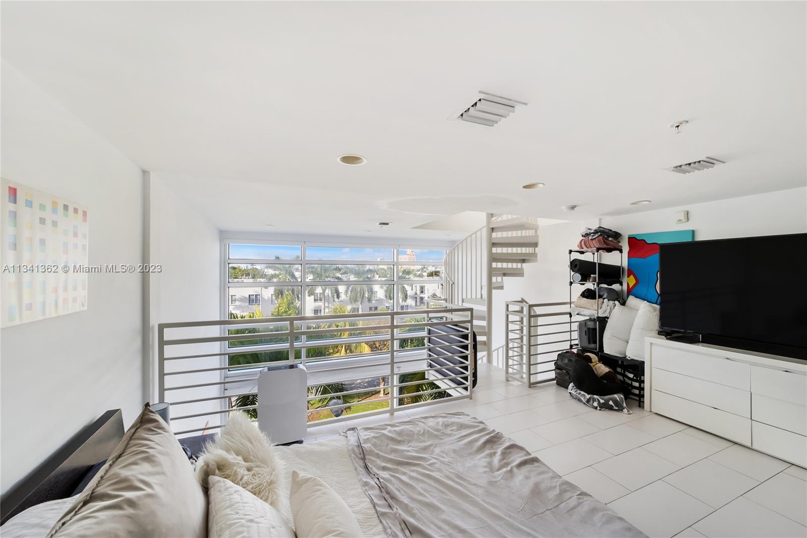 MERIDIAN 5 CONDO - Residential