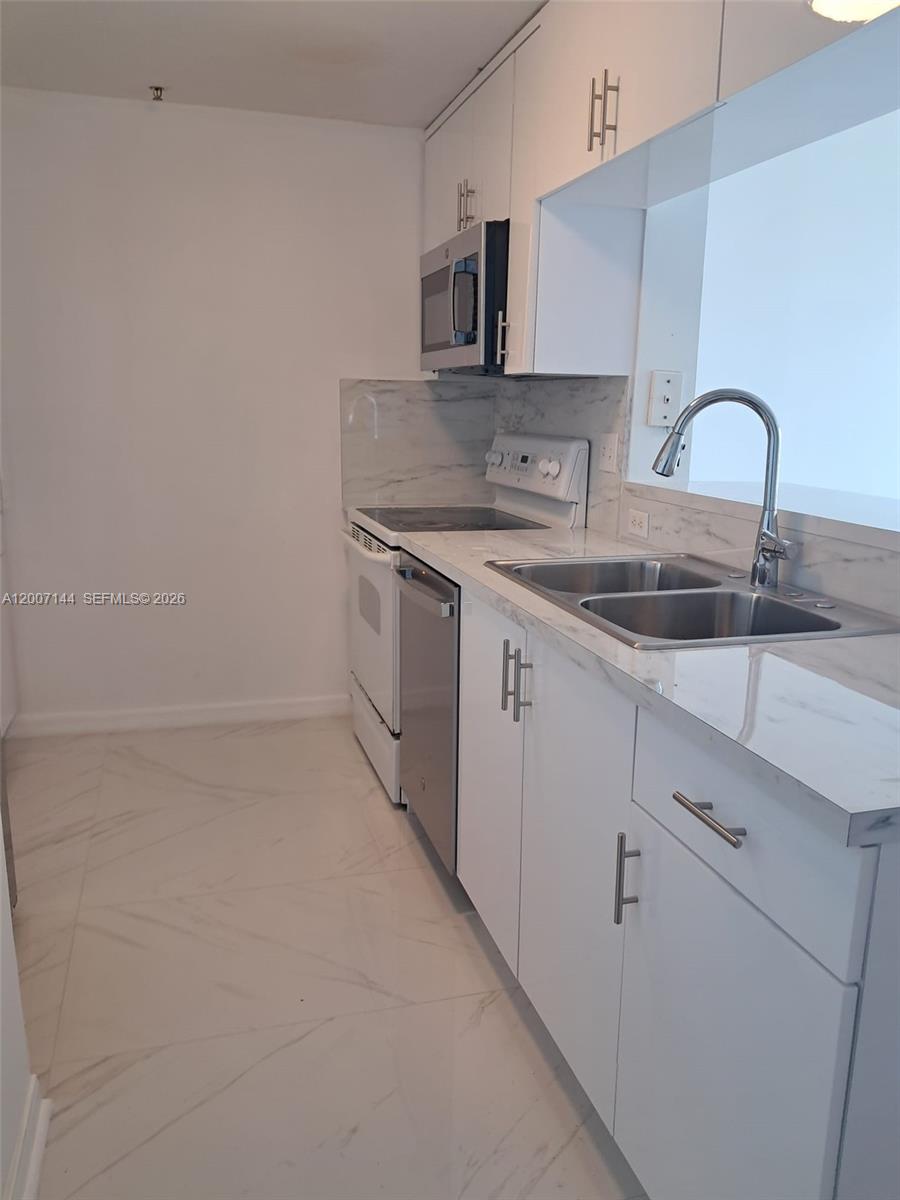 1800 BISCAYNE PLAZA CONDO - Residential