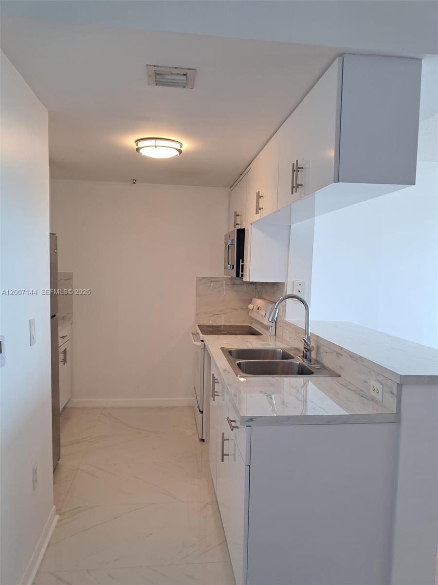 1800 BISCAYNE PLAZA CONDO - Residential