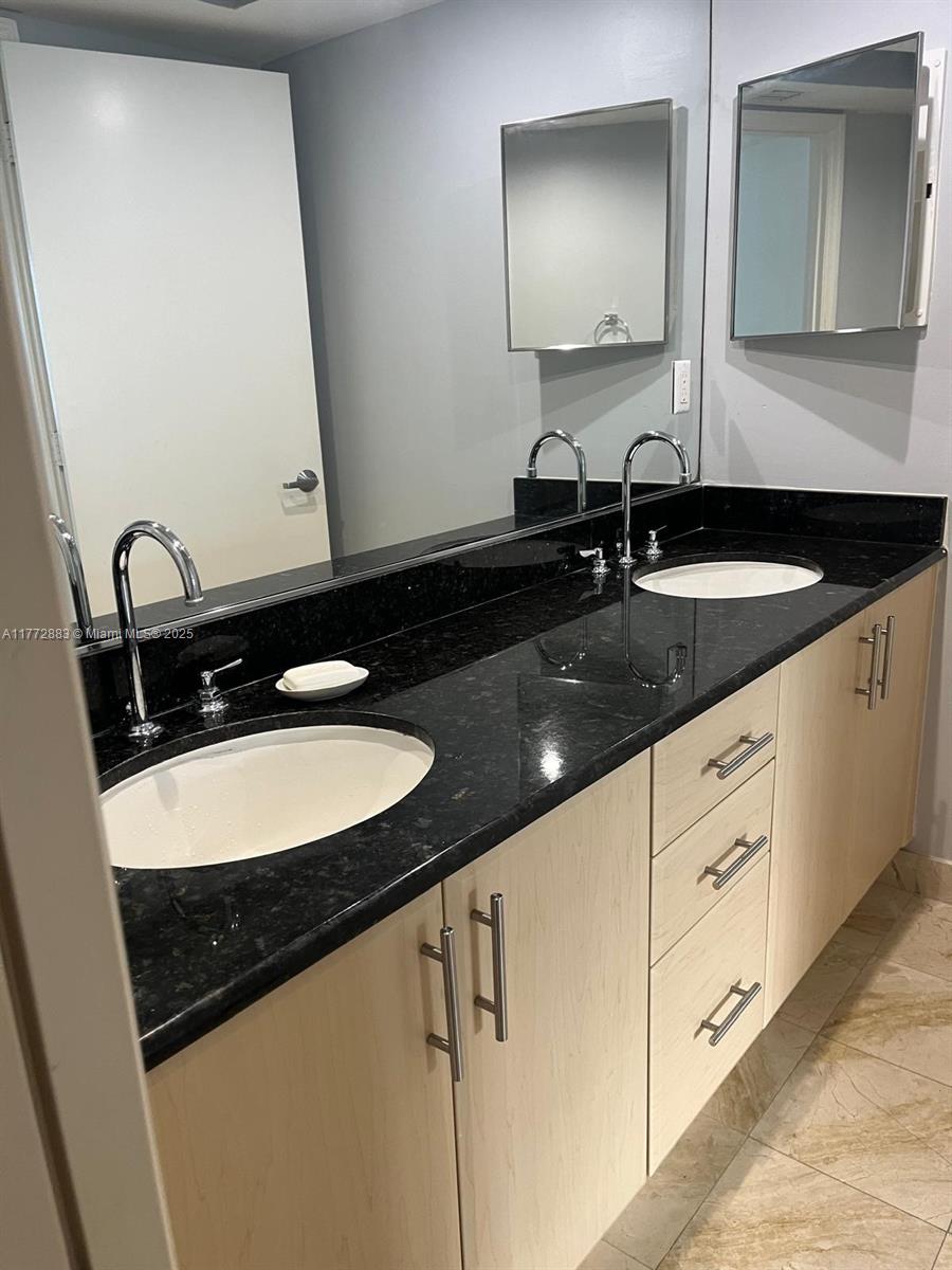 THE COLLINS CONDO - Residential Lease