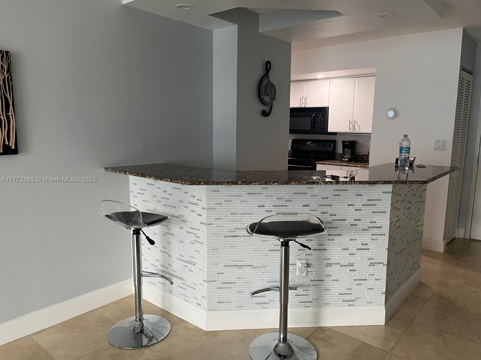 THE COLLINS CONDO - Residential Lease