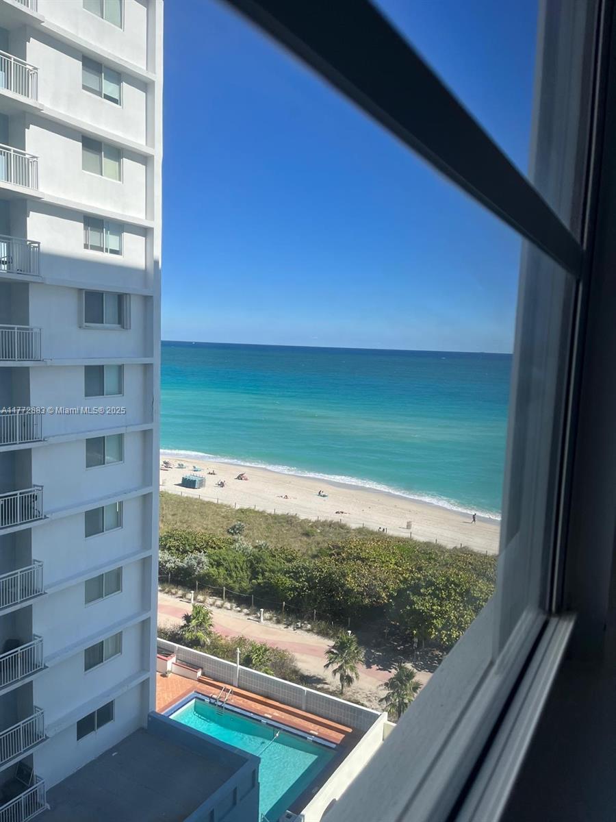 THE COLLINS CONDO - Residential Lease