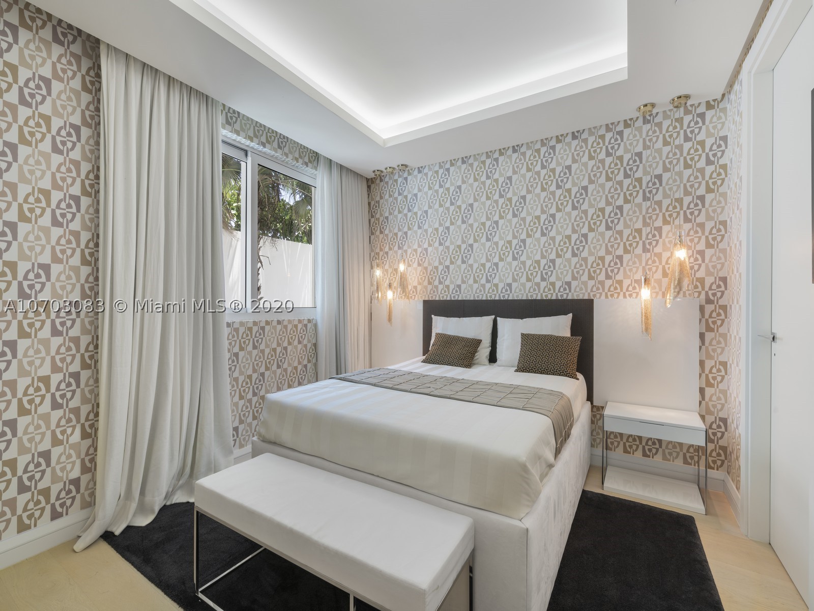 CONTINUUM ON SOUTH BEACH - Residential