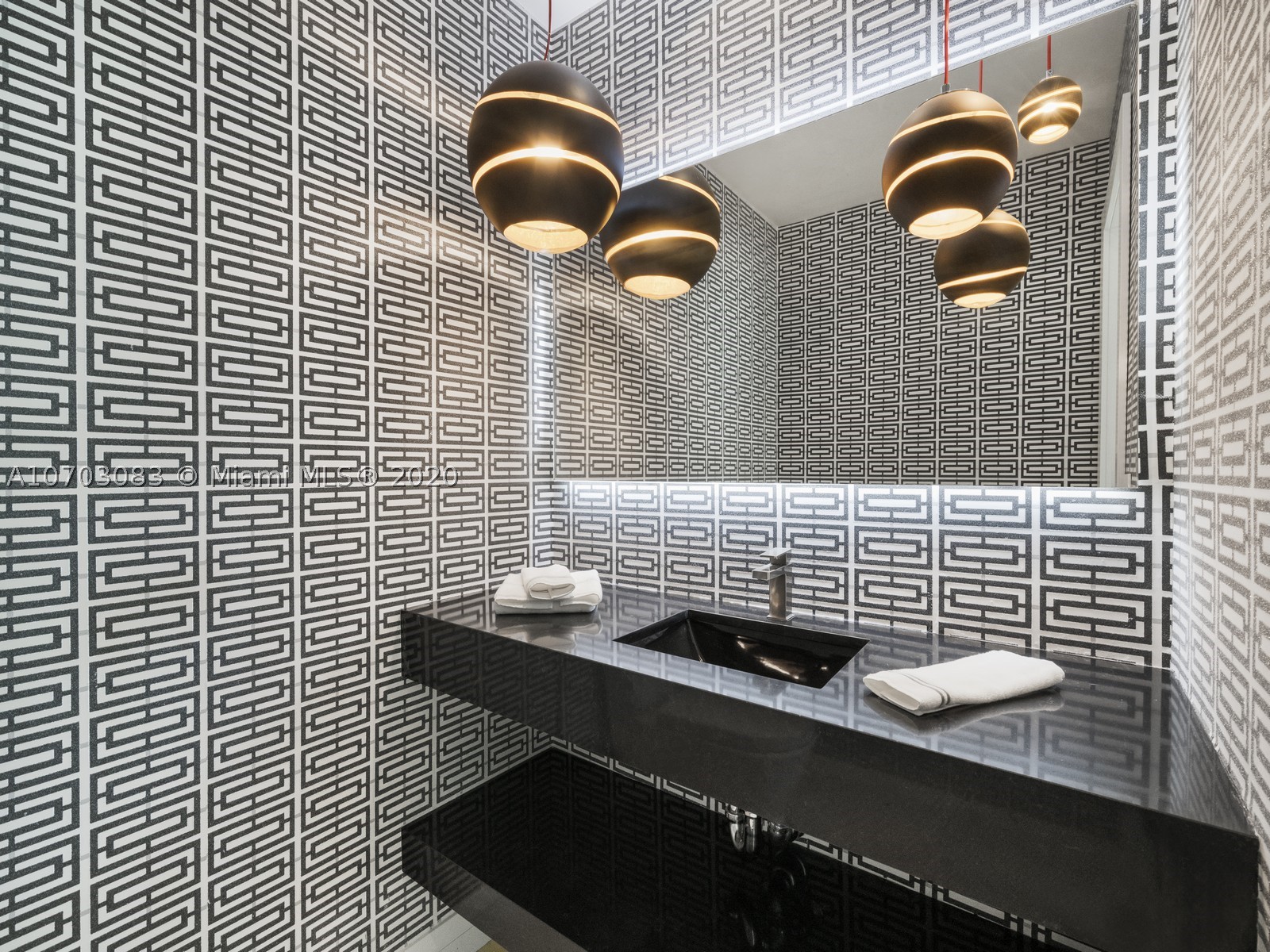 CONTINUUM ON SOUTH BEACH - Residential