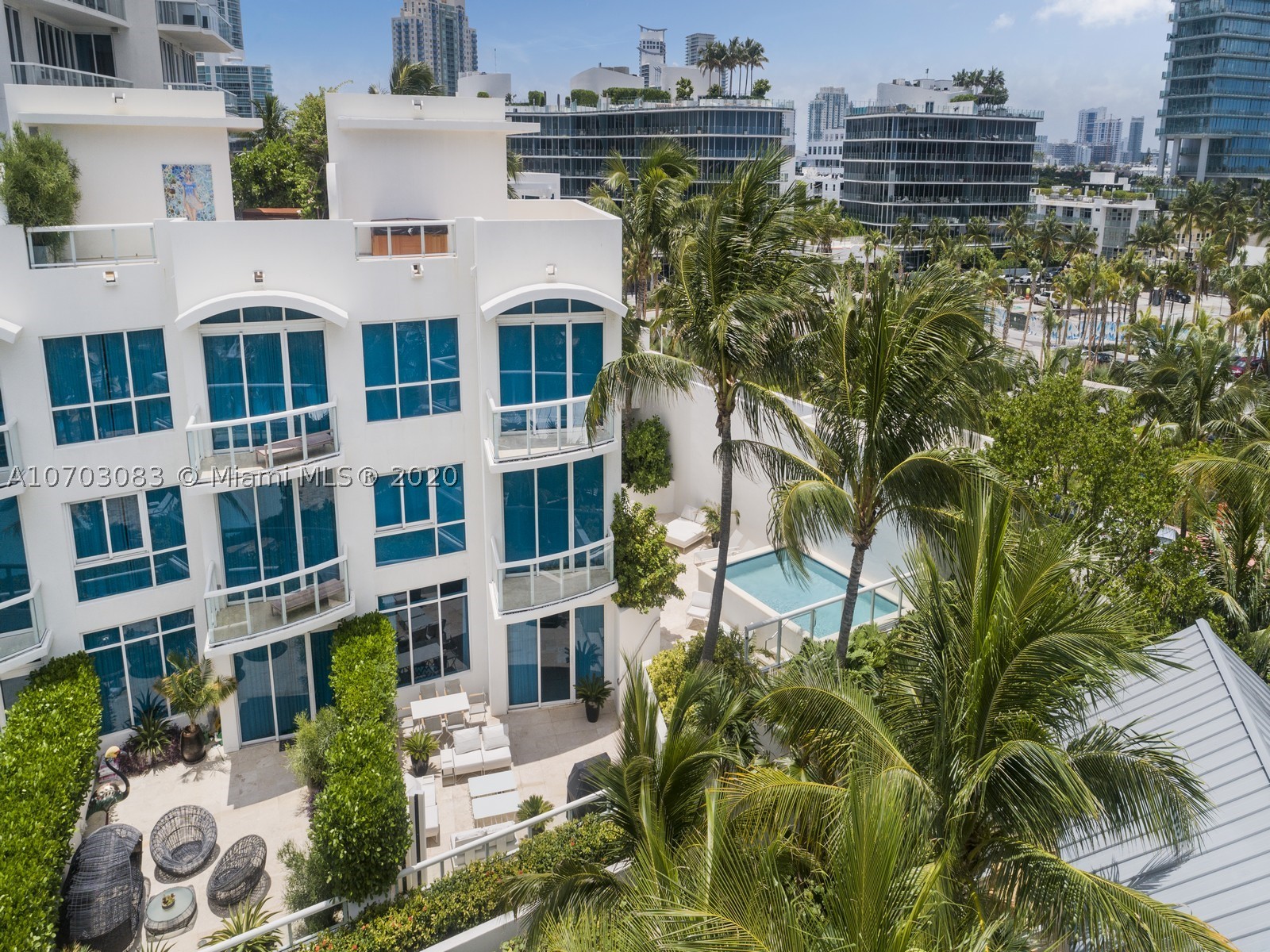 CONTINUUM ON SOUTH BEACH - Residential