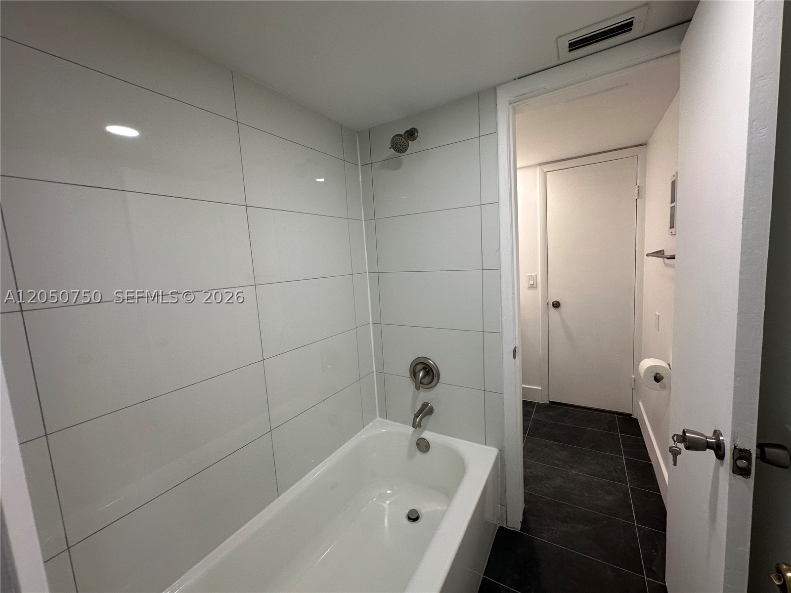 LAKESHORE CONDO I - Residential Lease