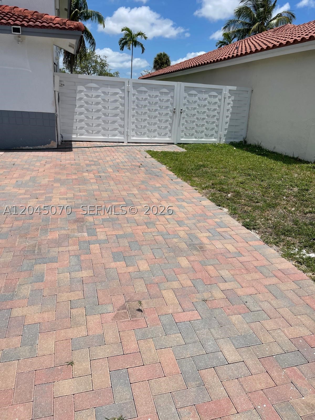 SHORELINE AT THE HAMMOCKS - Residential Lease