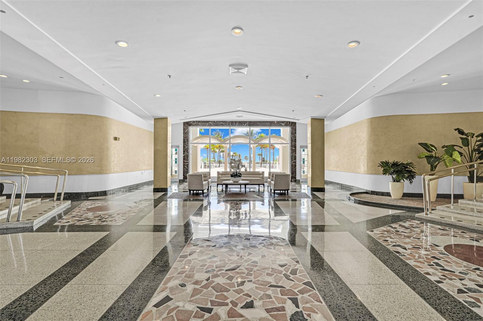 THE EXECUTIVE CONDO - Residential