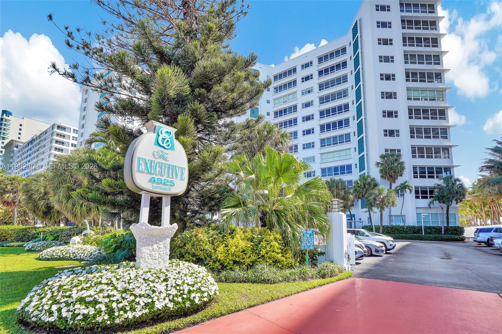 THE EXECUTIVE CONDO - Residential