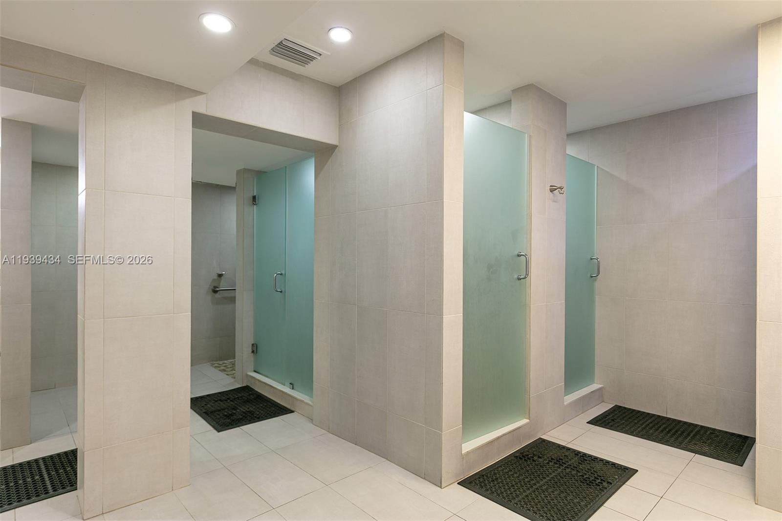 QUADOMAIN TOWER I AND IV - Residential Lease