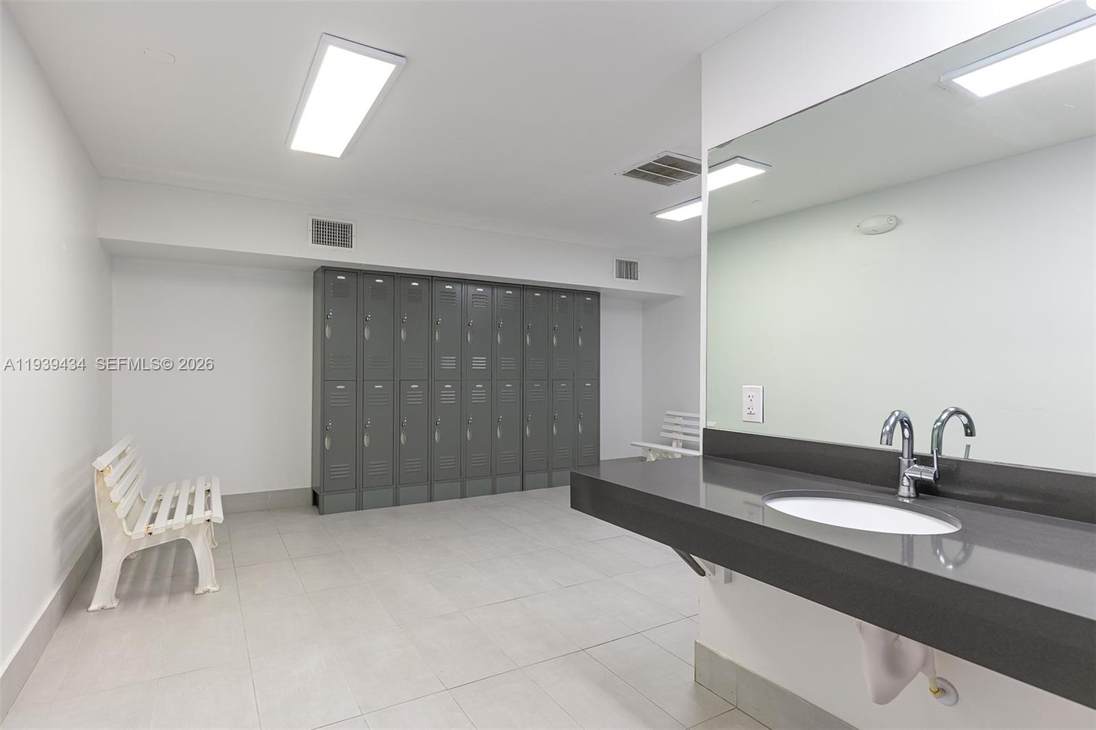 QUADOMAIN TOWER I AND IV - Residential Lease