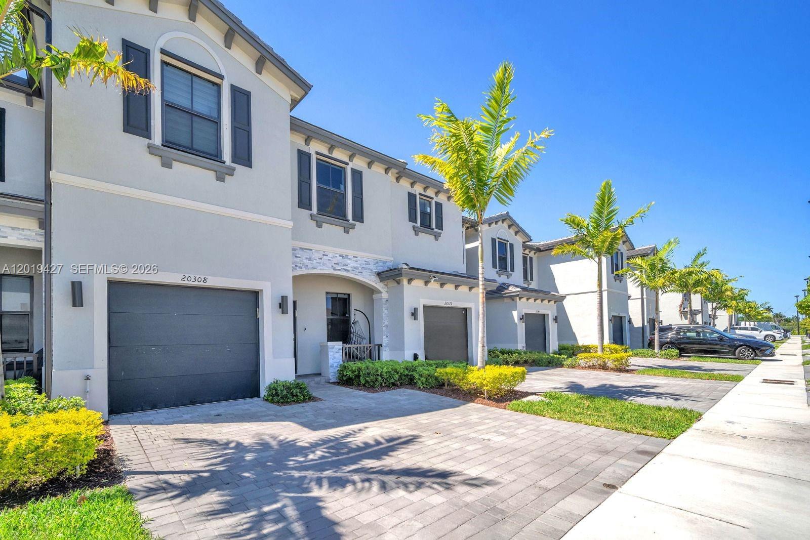 VISTA LAGO - Residential