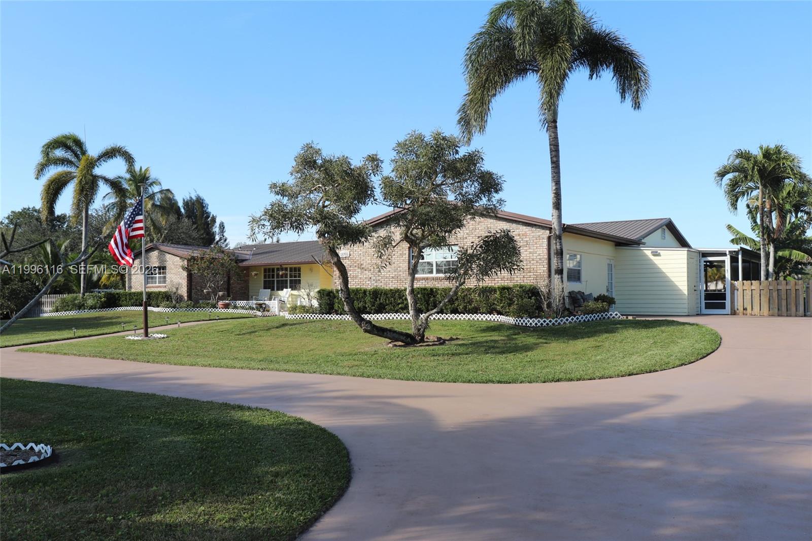 6 Bed 3 Bath Ranch home on 2.5 acres. Main house is 2731 sq ft 4 bed 2 bath. Adjoining guesthouse is 695 sq ft  2 bed 1 bath with its own kitchenette, private entrance and HVAC providing ample space for guest. Free standing metal building 50'X32' W/14' eaves W/2 attached stalls, great for hobbies, toys, or workshop. Perfect for homebased businesses. Ample parking for vehicles or trailers. Fully fenced. Shared spring fed lake with 3 other properties along with 300' canal frontage. Deep water well. Tropical landscaping w/ mangos, avocados, bananas papayas & coconut palms. 27' round above pool with solar heating. Attached 16X20' elevated gazabo. Easy access to highways, airports. professional sport venues, shopping, hospitals, restaurants, schools.

TAKE A WALK THROUGH THIS HOME USING THE VIRTUAL TOUR
