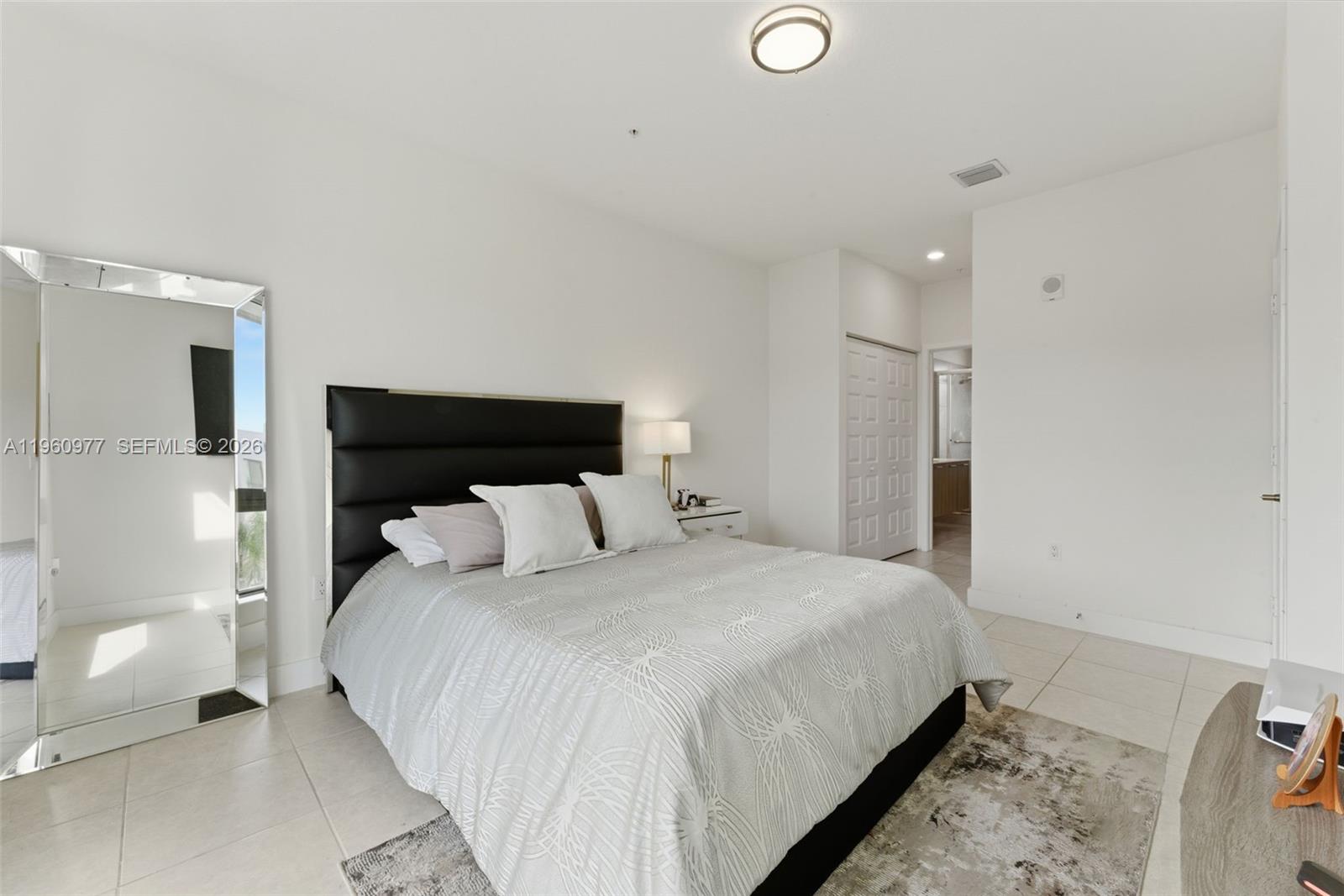 DOWNTOWN DORAL SOUTH PHAS - Residential