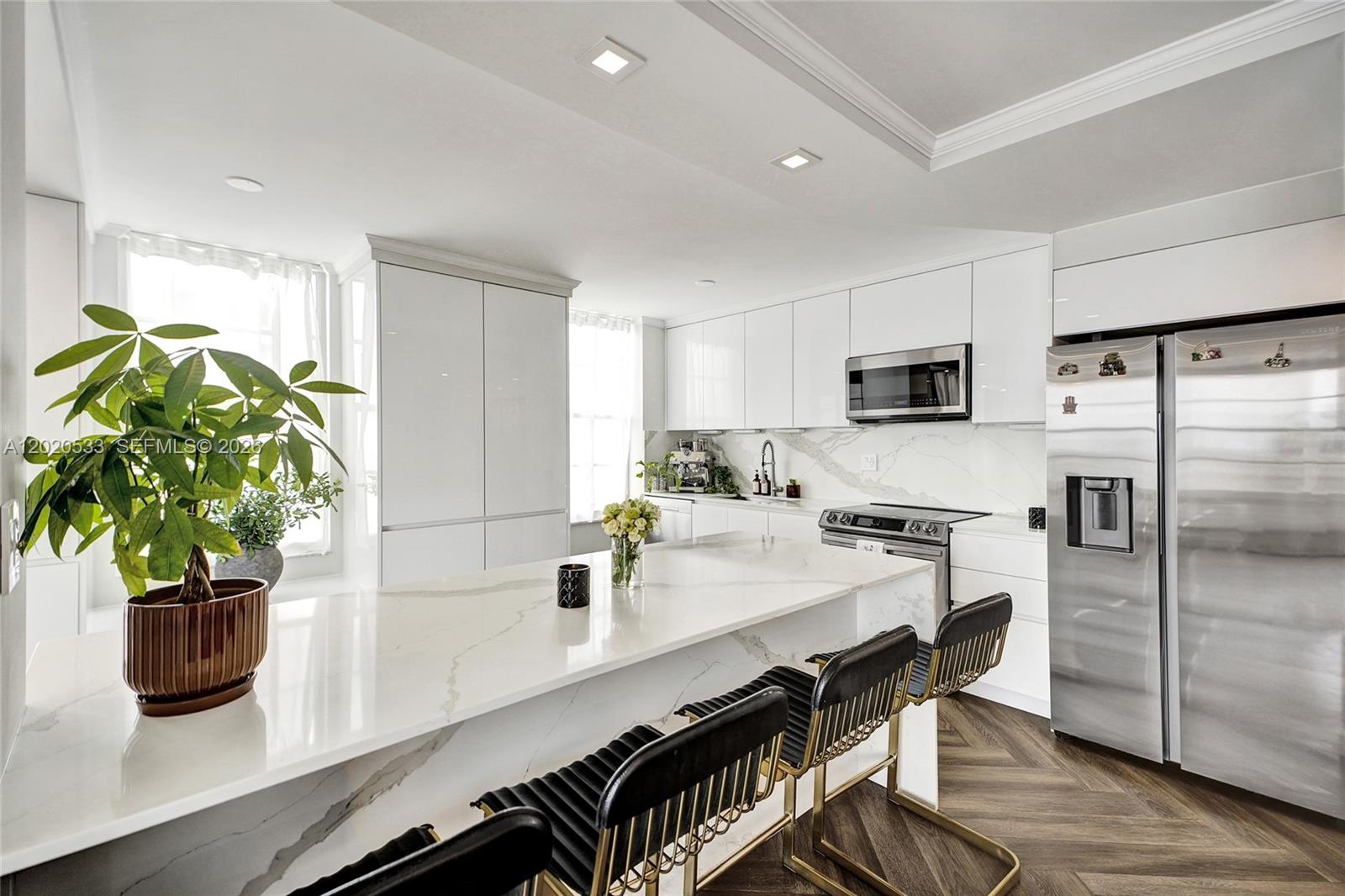 WINSTON TOWER 300 CONDO - Residential