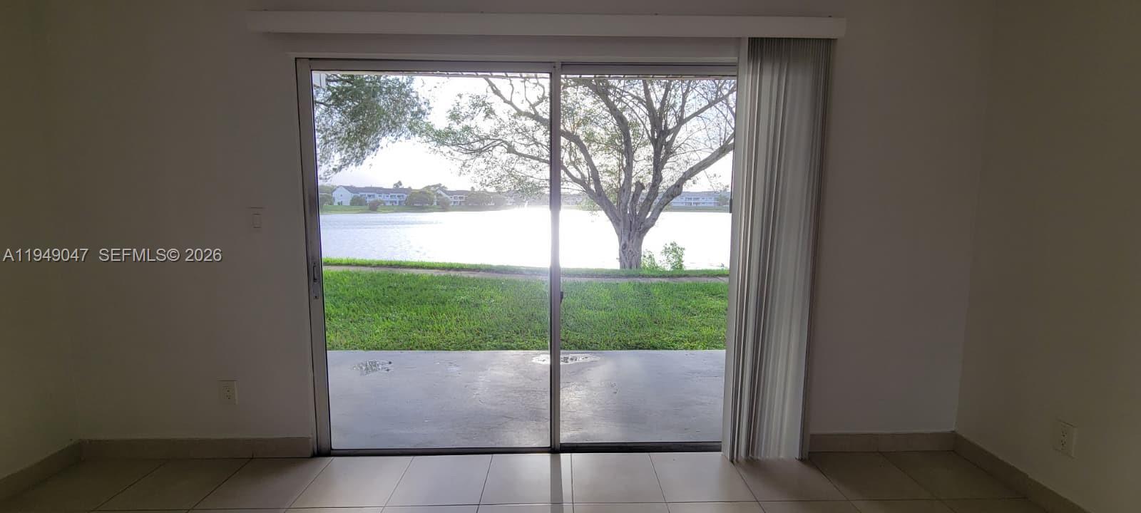 SUMMER LAKE - Residential
