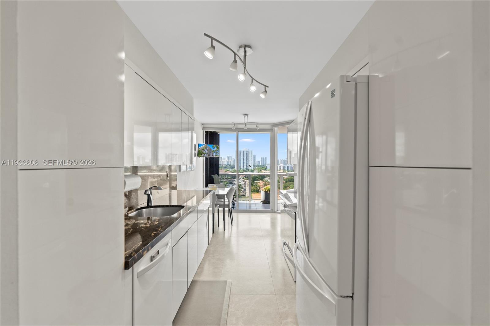 HARBOR TWS AT THE WATERWA - Residential