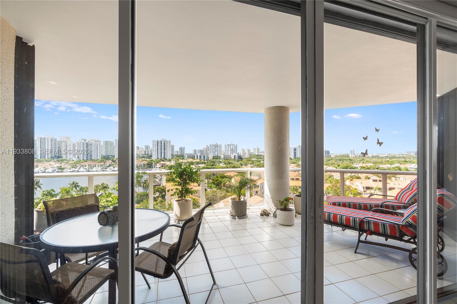 HARBOR TWS AT THE WATERWA - Residential