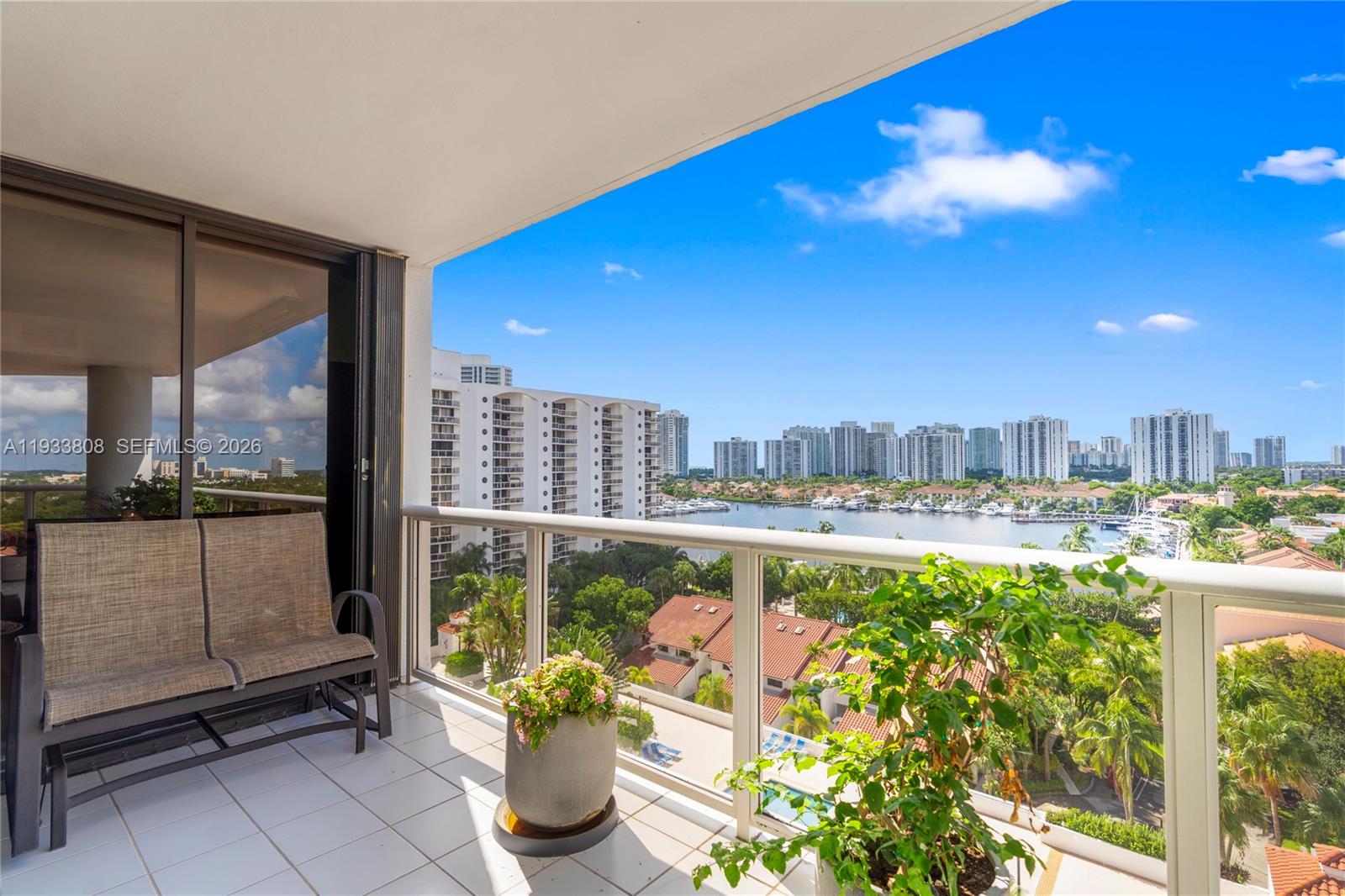 HARBOR TWS AT THE WATERWA - Residential