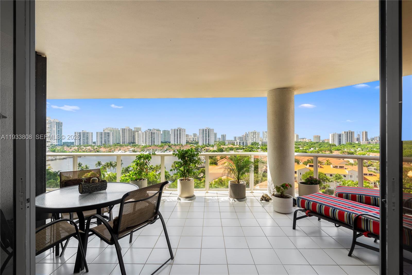 HARBOR TWS AT THE WATERWA - Residential