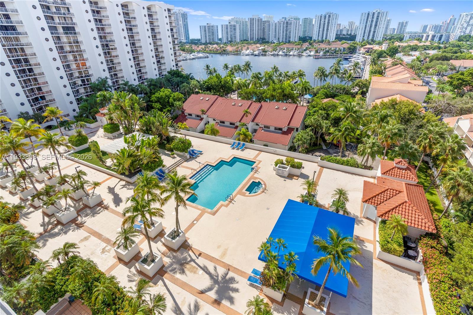 HARBOR TWS AT THE WATERWA - Residential