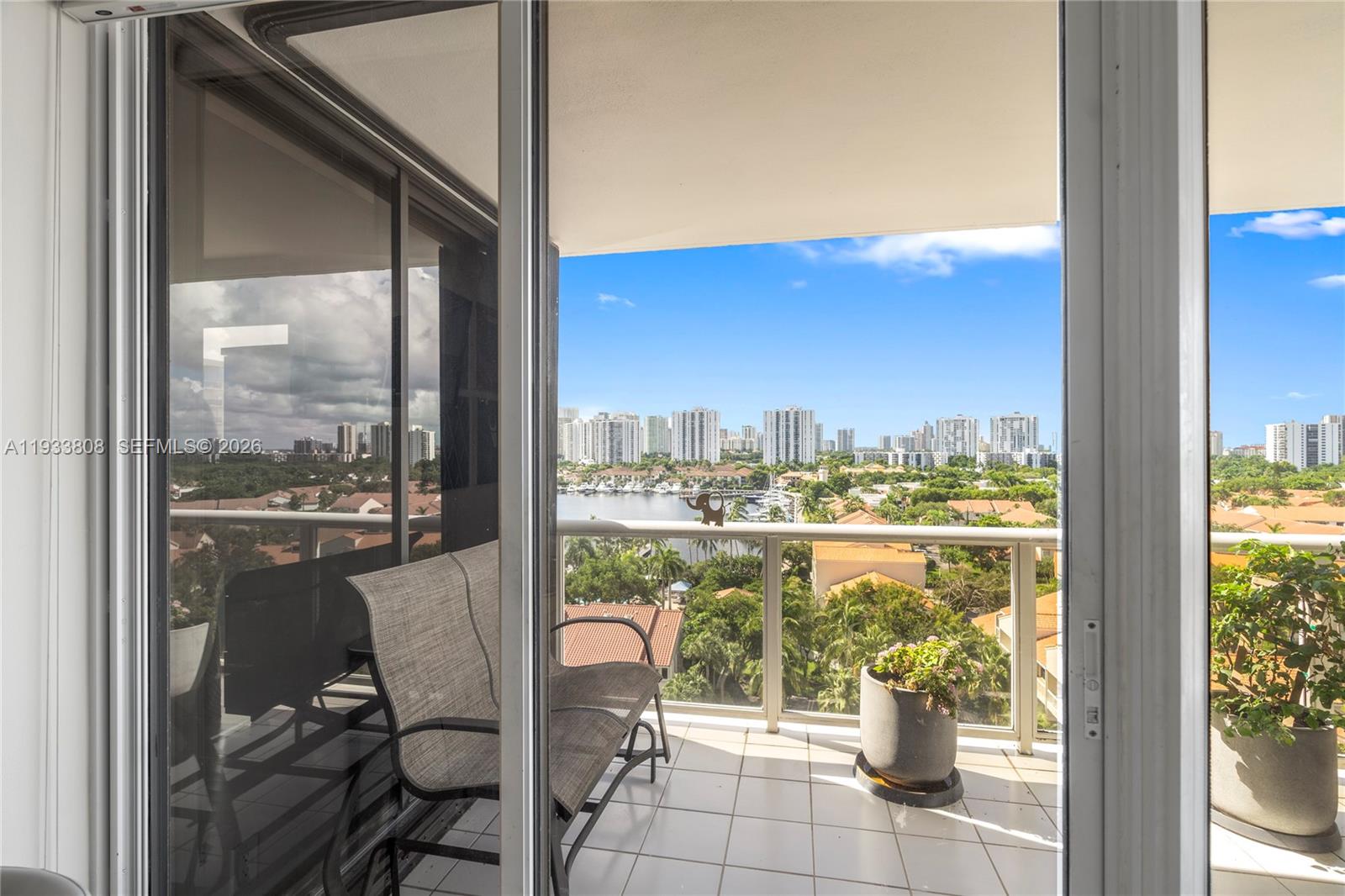 HARBOR TWS AT THE WATERWA - Residential