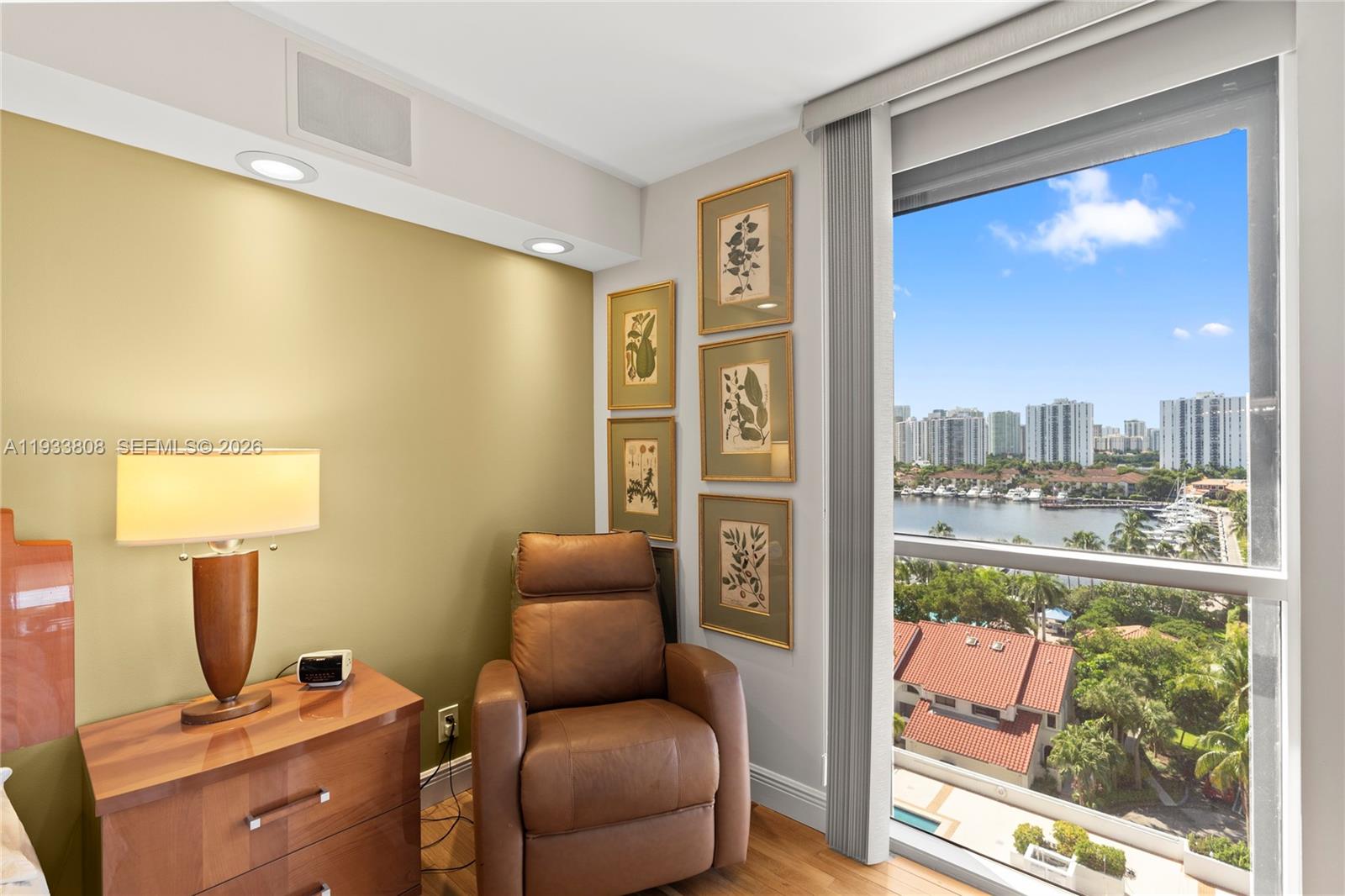 HARBOR TWS AT THE WATERWA - Residential