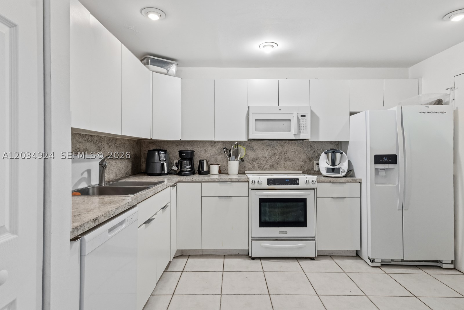 KEY BISC AMBASSADOR CONDO - Residential Lease