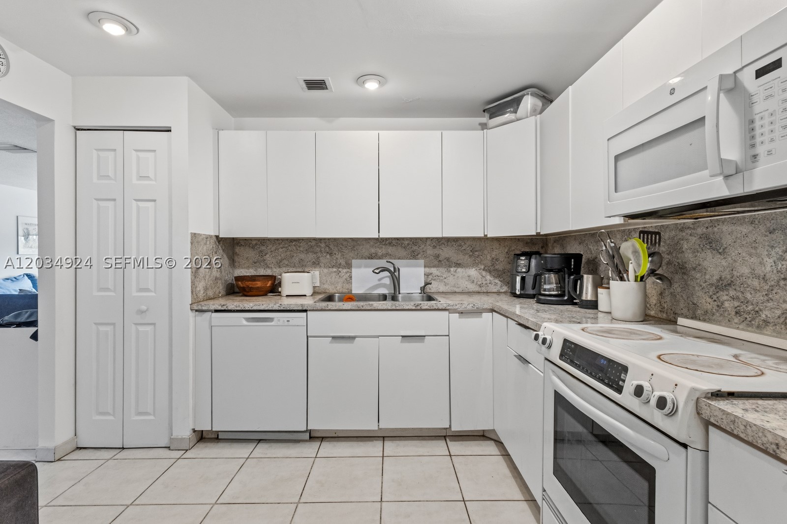 KEY BISC AMBASSADOR CONDO - Residential Lease