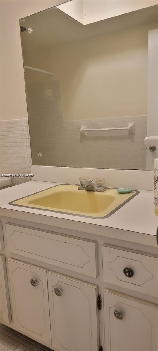SUTTON HOUSE CONDO - Residential Lease
