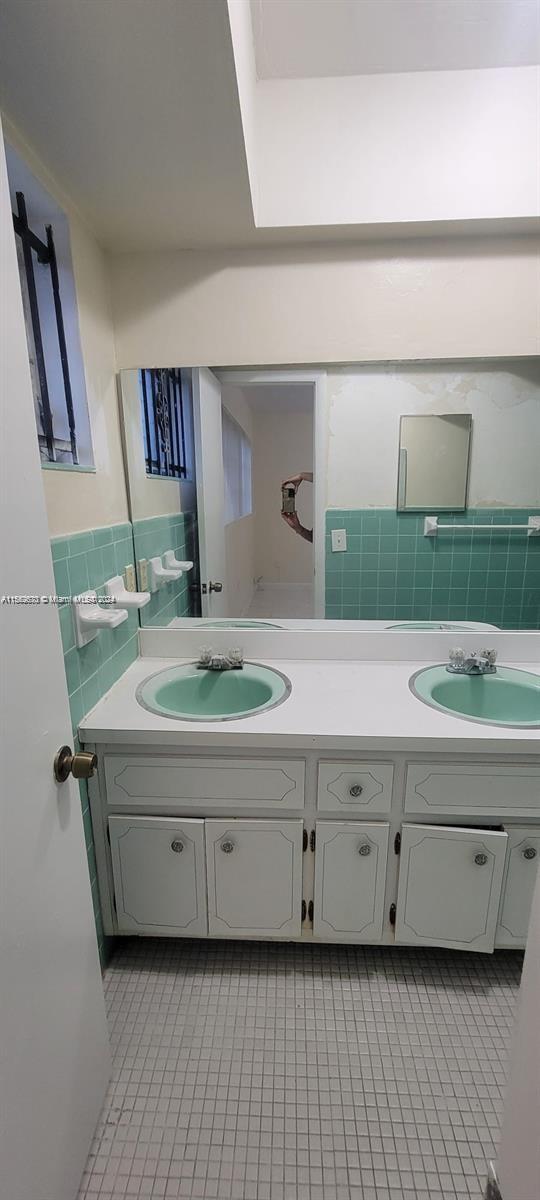 SUTTON HOUSE CONDO - Residential Lease