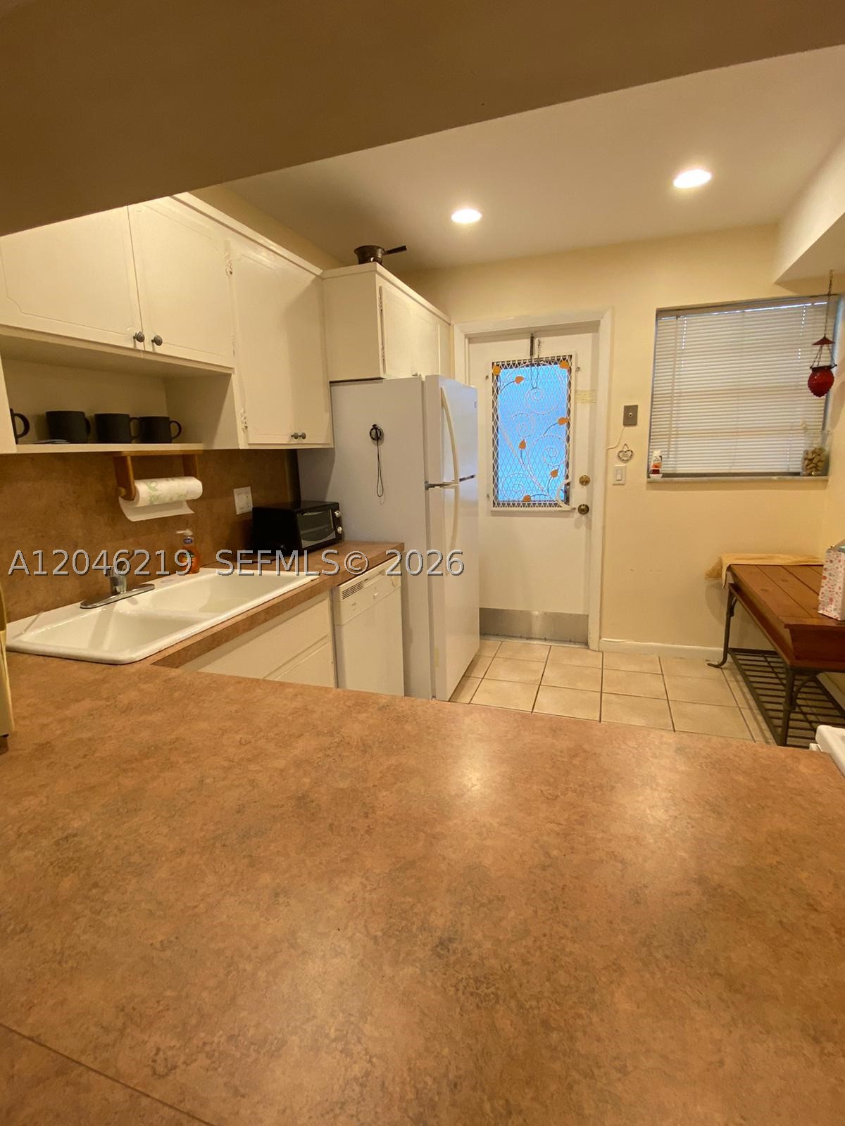 THIRD GULFSTREAM GARDEN - Residential Lease