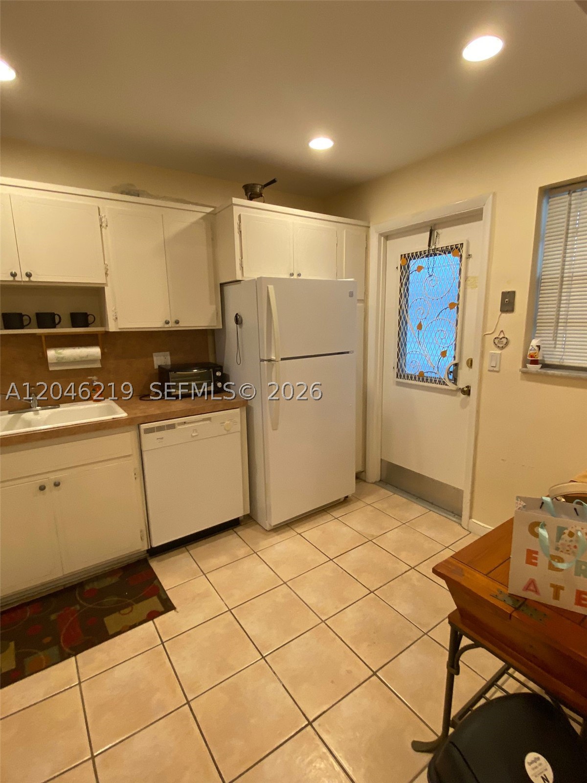 THIRD GULFSTREAM GARDEN - Residential Lease