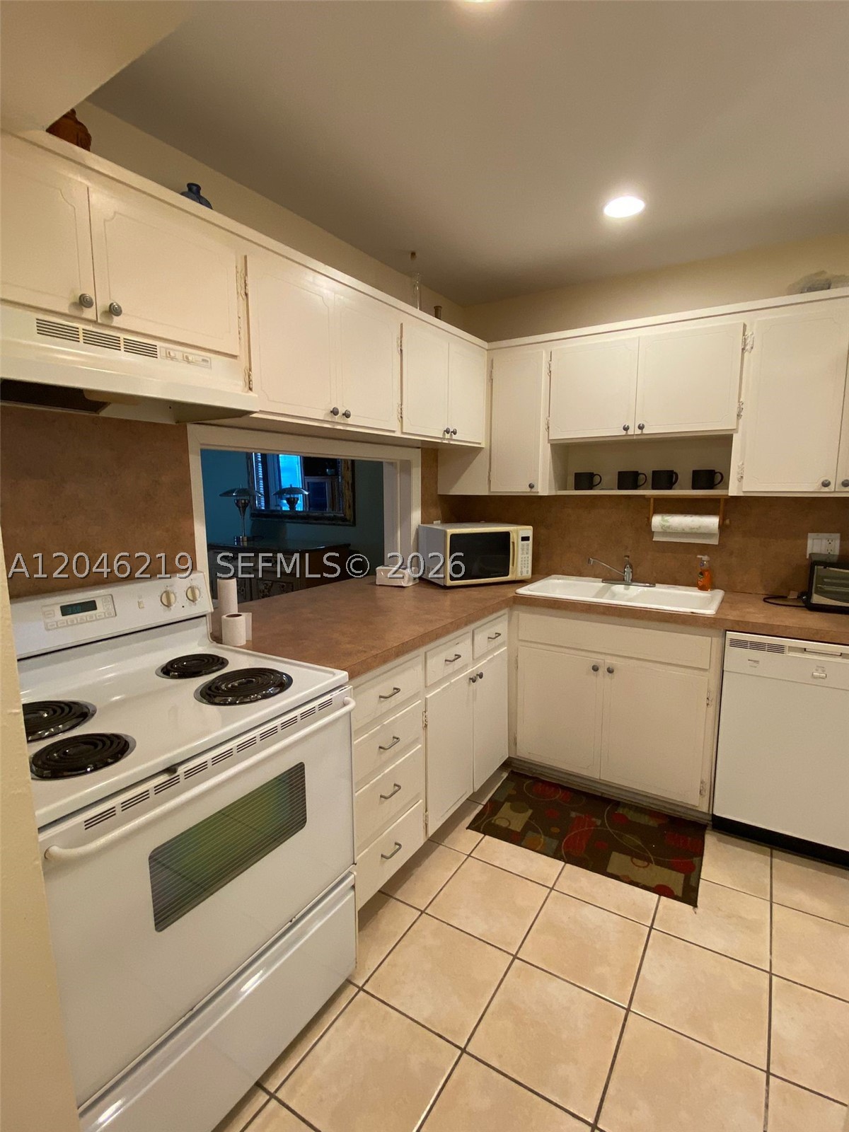 THIRD GULFSTREAM GARDEN - Residential Lease