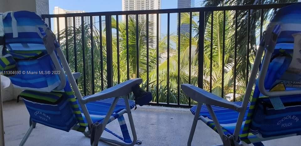2/2  Bedroom unit in desirable area of Sunny Isles Breach . School A+