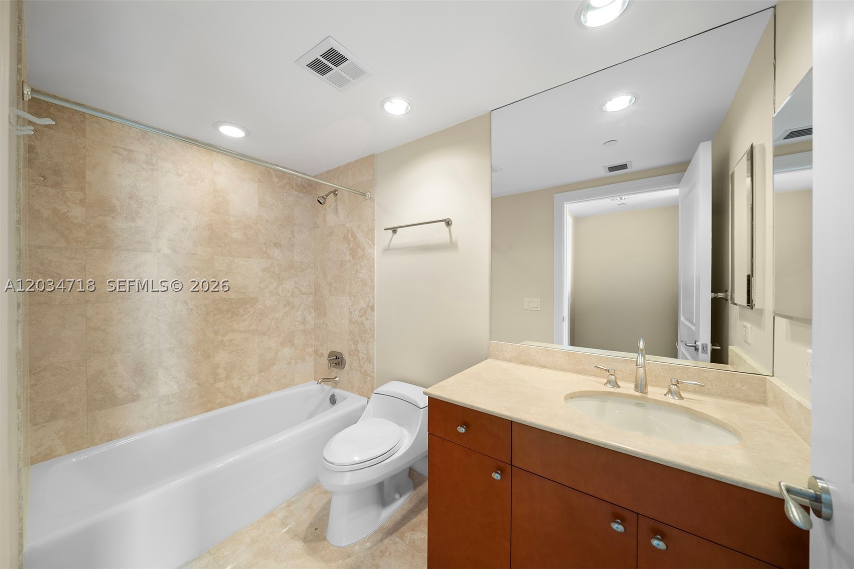 BELLAMARE @ WILLIAMS ISLA - Residential