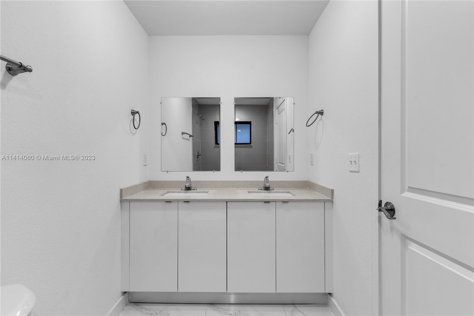 PARA VILLA HEIGHTS - Residential