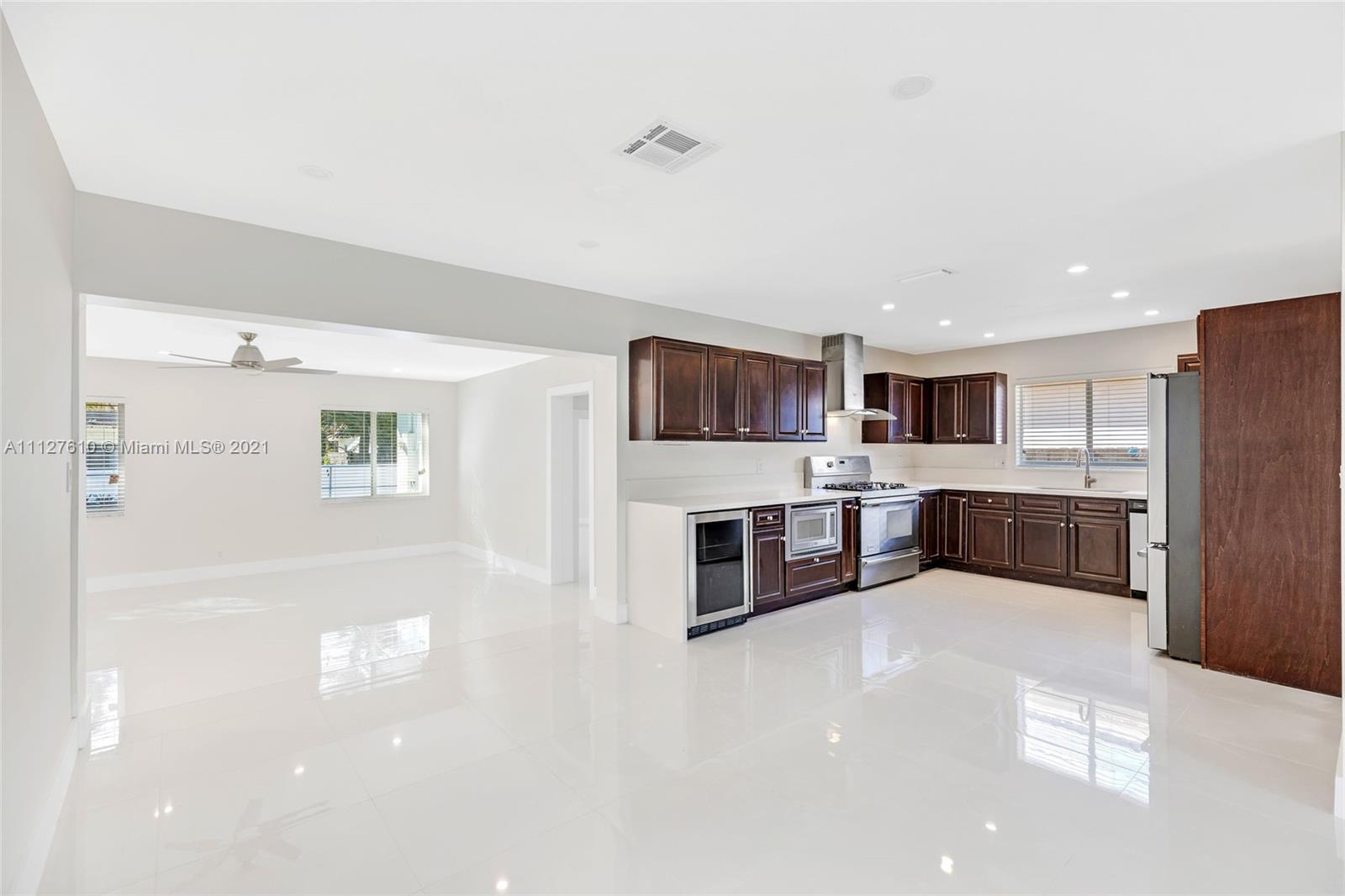 HOLLYWOOD LAKES SEC - Residential Lease